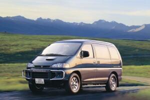 Mitsubishi Delica Поколение IV Минивэн