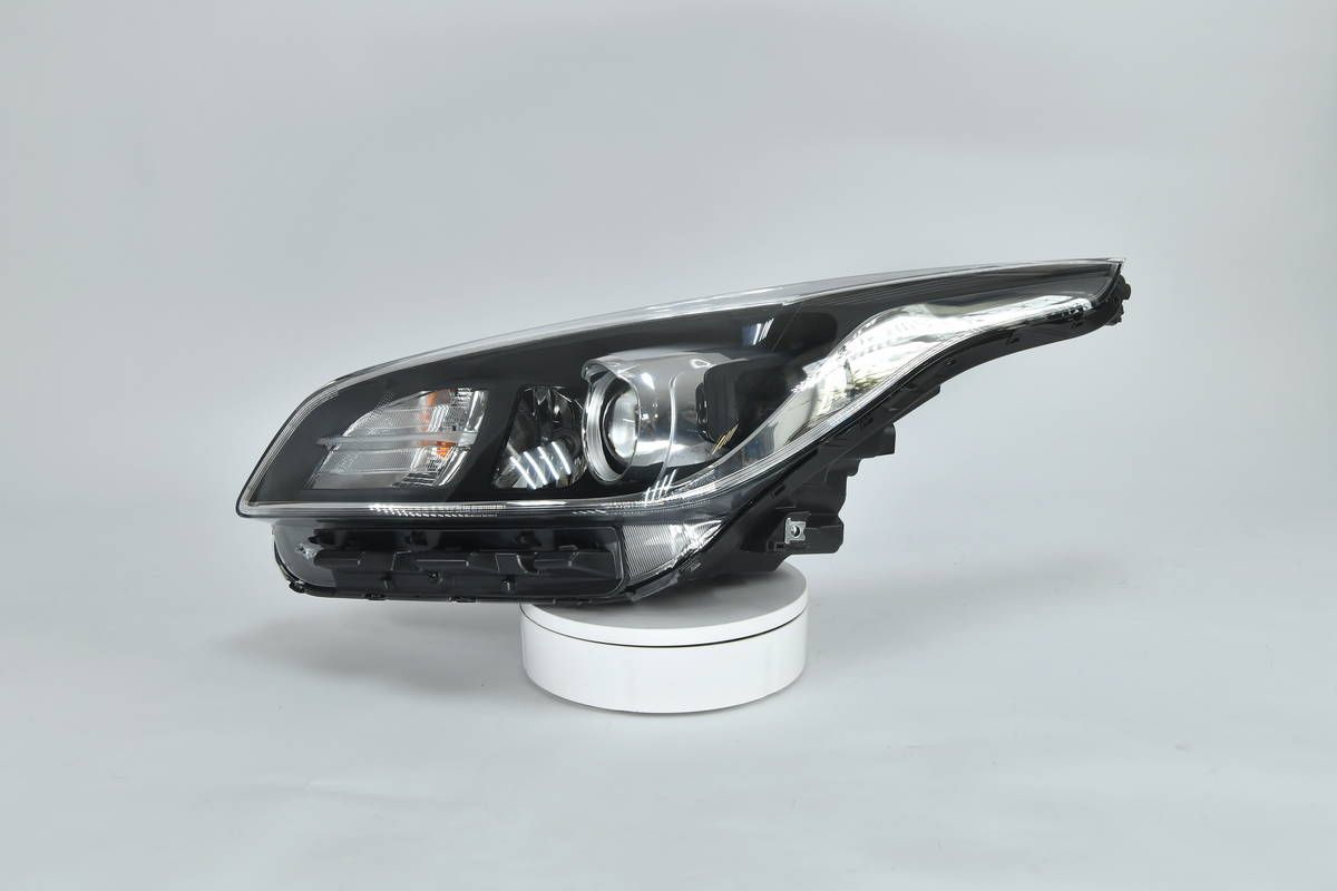 Фара левая линзованная Kia Rio IV 20172020Kia Rio XLine IV 20172020 Фотография SCHOFFER SHF12024